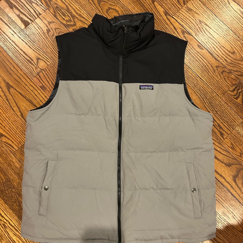 Patagonia Men's Black and Gray Puffer Vest